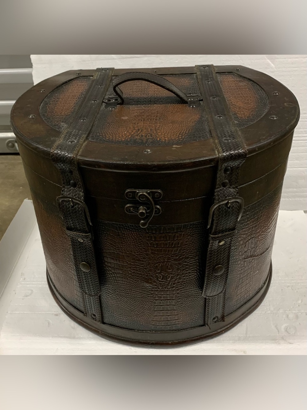 Classic Brown Men's Leather Hat Box Style Bag